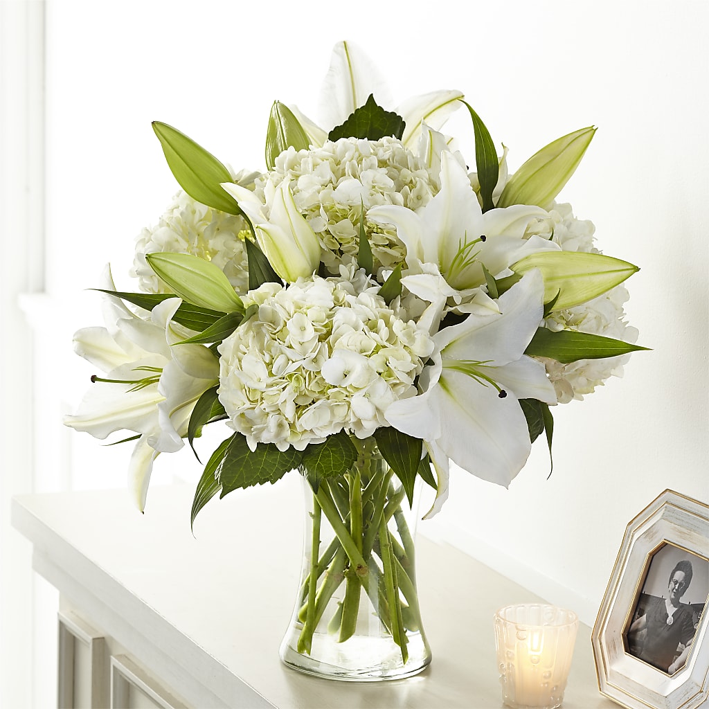 Compassionate Lily Bouquet – North Shore Weddings And Flowers, Kahuku HI