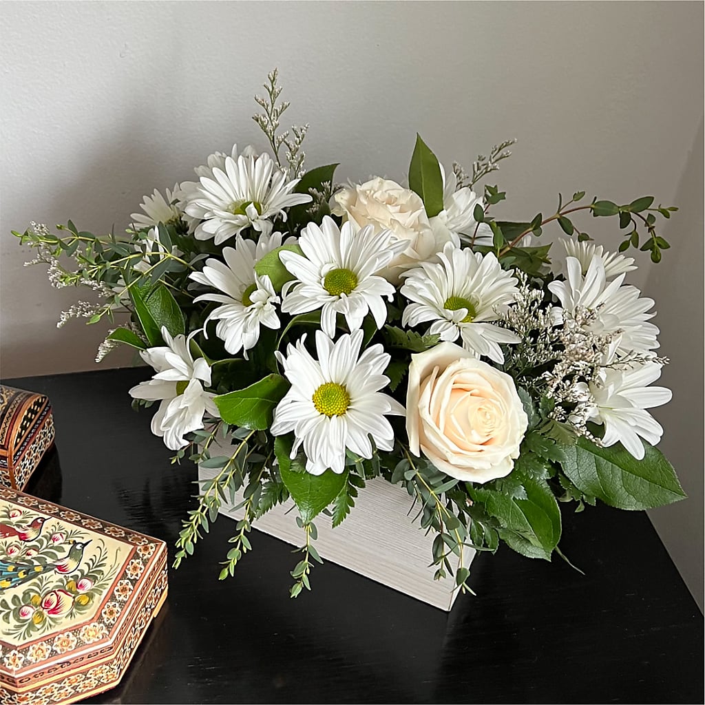 Fresh Linen Box Bouquet –  North Shore Weddings And Flowers, Kahuku HI